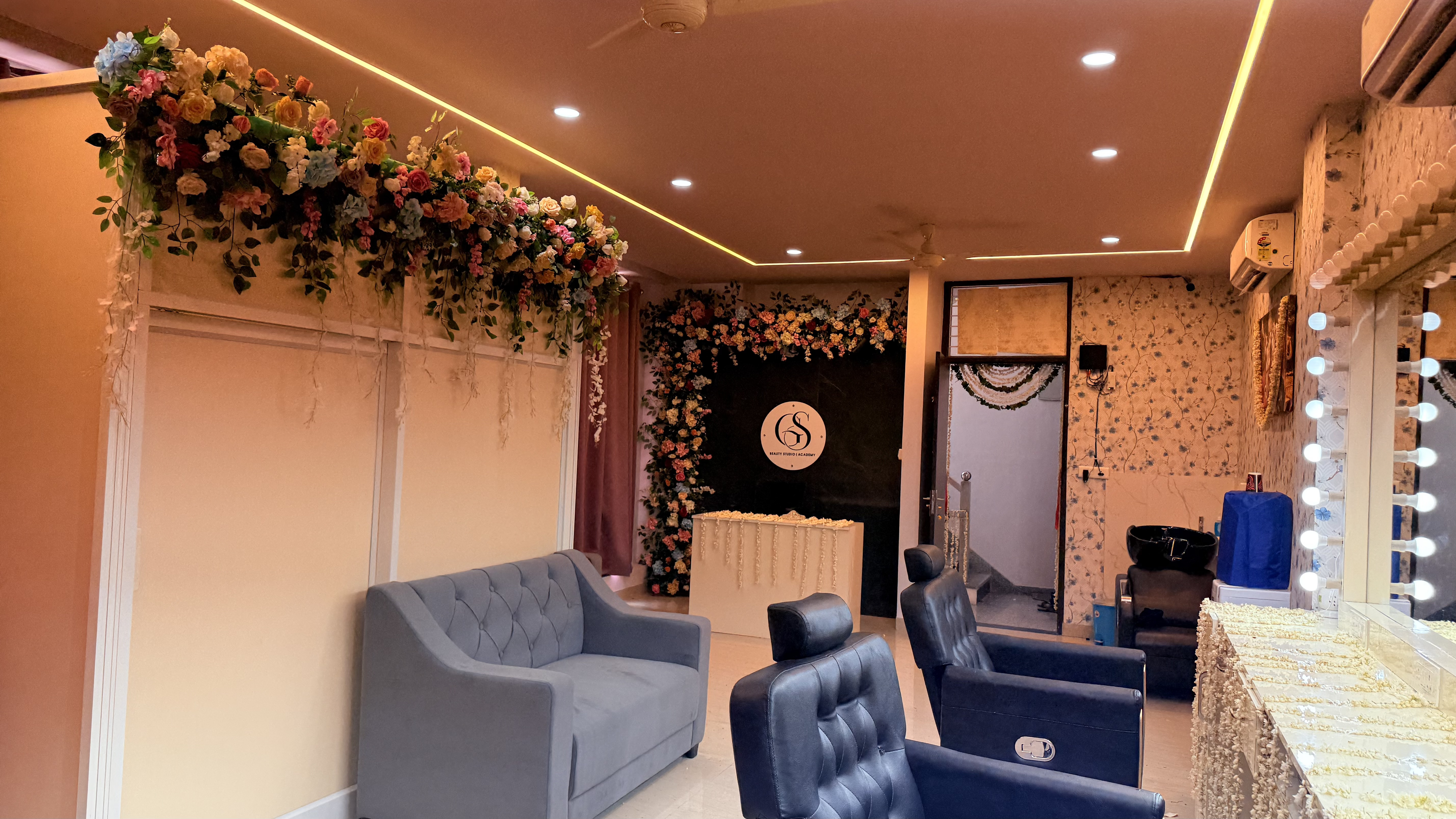 Makeup training academy facilities in Jaipur