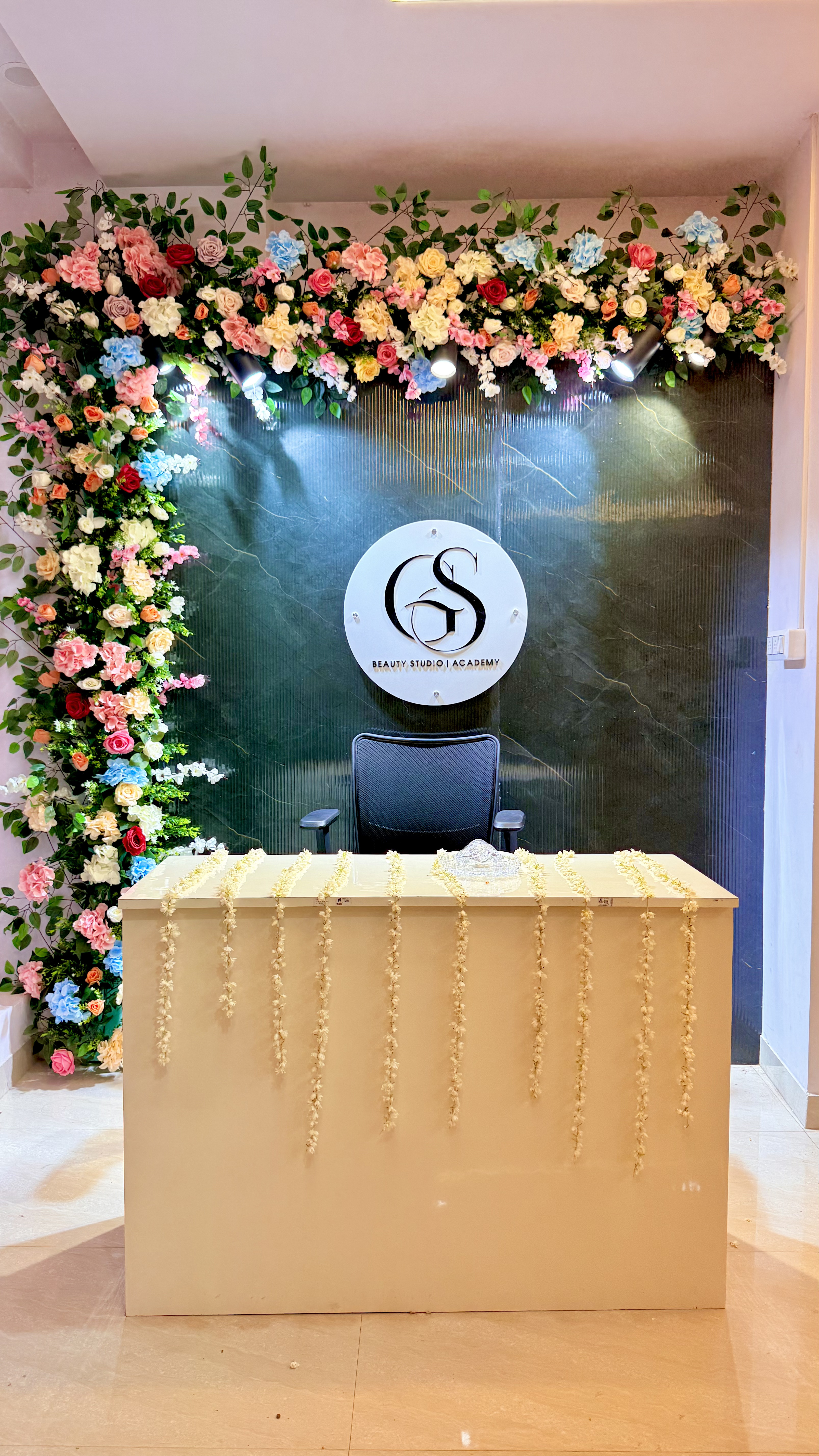 Modern beauty studio facilities in Jagatpura